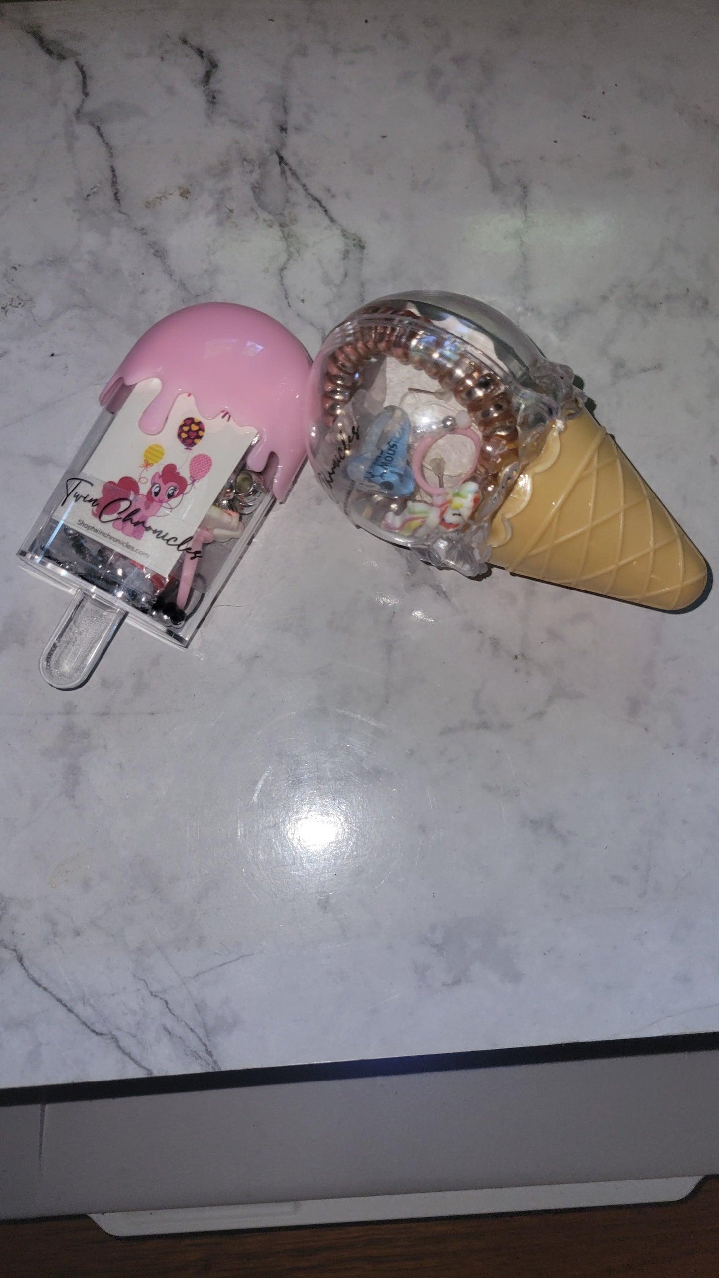 Ice cream cone Surprise - Twin Chronicles
